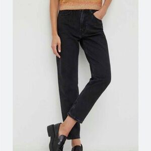 Levi’s High Waisted Mom Jean Size 30